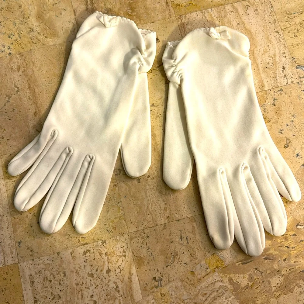 Vintage 50s 60s white ladies gloves ruffle